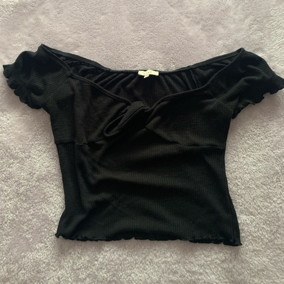 love J Tops - ⤷ OFF THE SHOULDER TIE FRONT CROP TOP 🖤